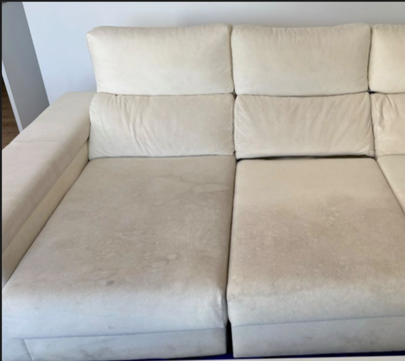Sofá antes de la limpieza a domicilio en Catalunya